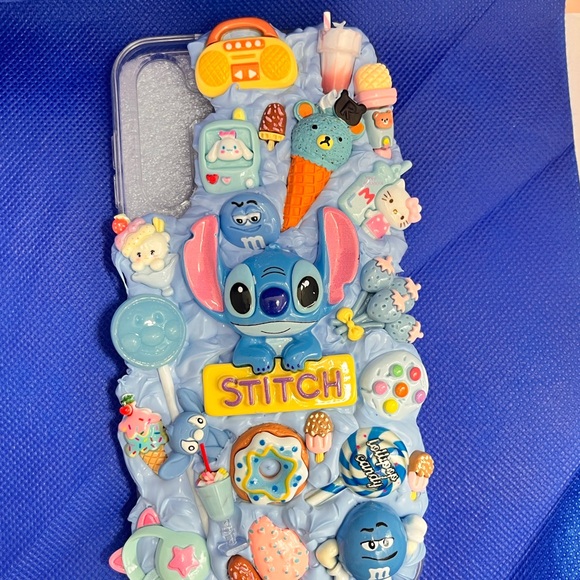 Blue Stitch-Themed Decoden phone case - Picture 7 of 9